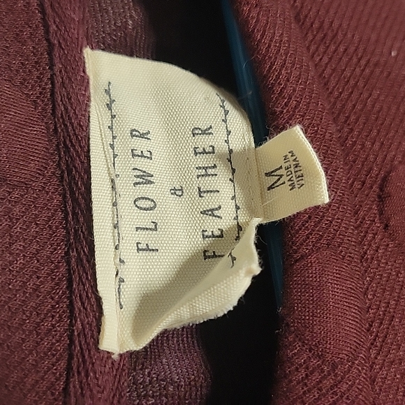 Flower and Feather Medium blouse - Picture 2 of 4